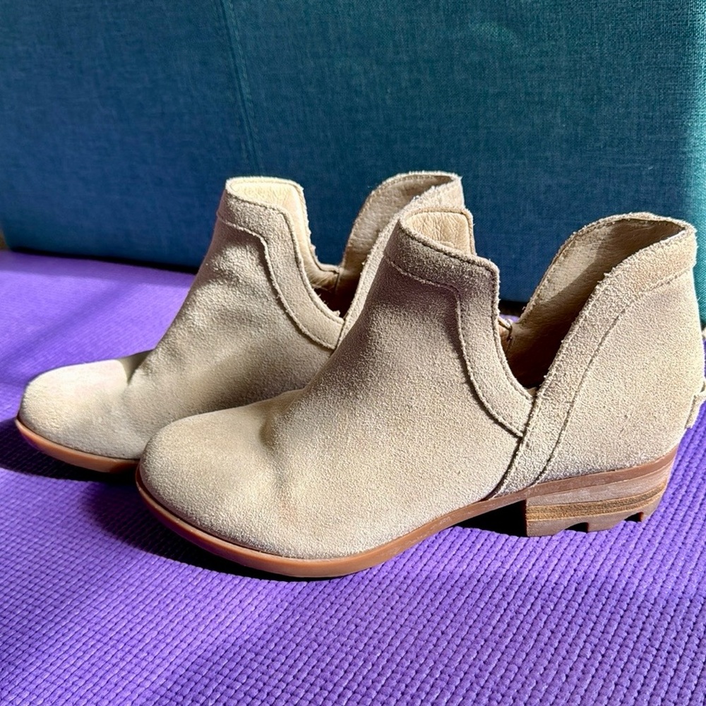 SOREL Cream Suede Ankle Booties